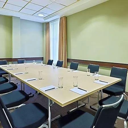 Ξενοδοχείο Courtyard By Marriott Σβερίν