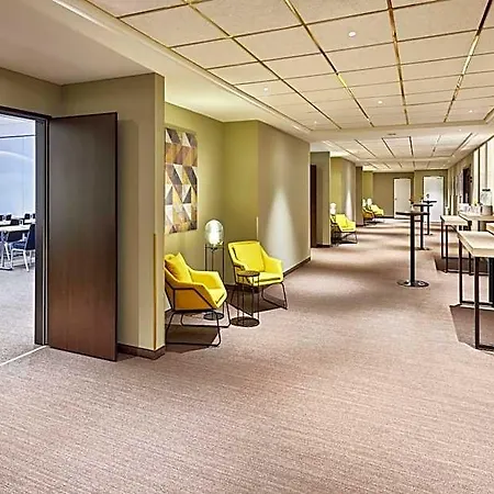 Courtyard By Marriott 4* Σβερίν