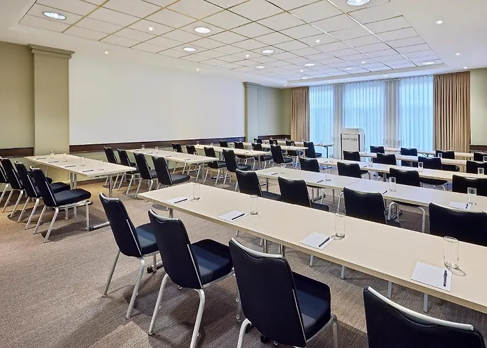 Courtyard By Marriott فندق 4*